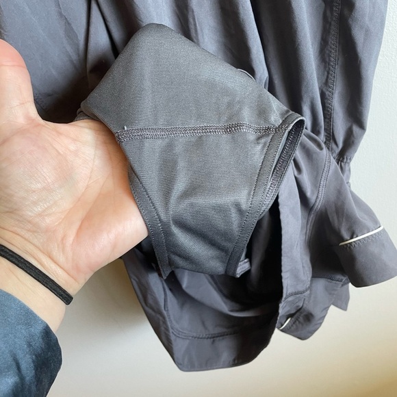#102- LULULEMON-Speedy Runsie, grey , size 8 - Picture 4 of 9